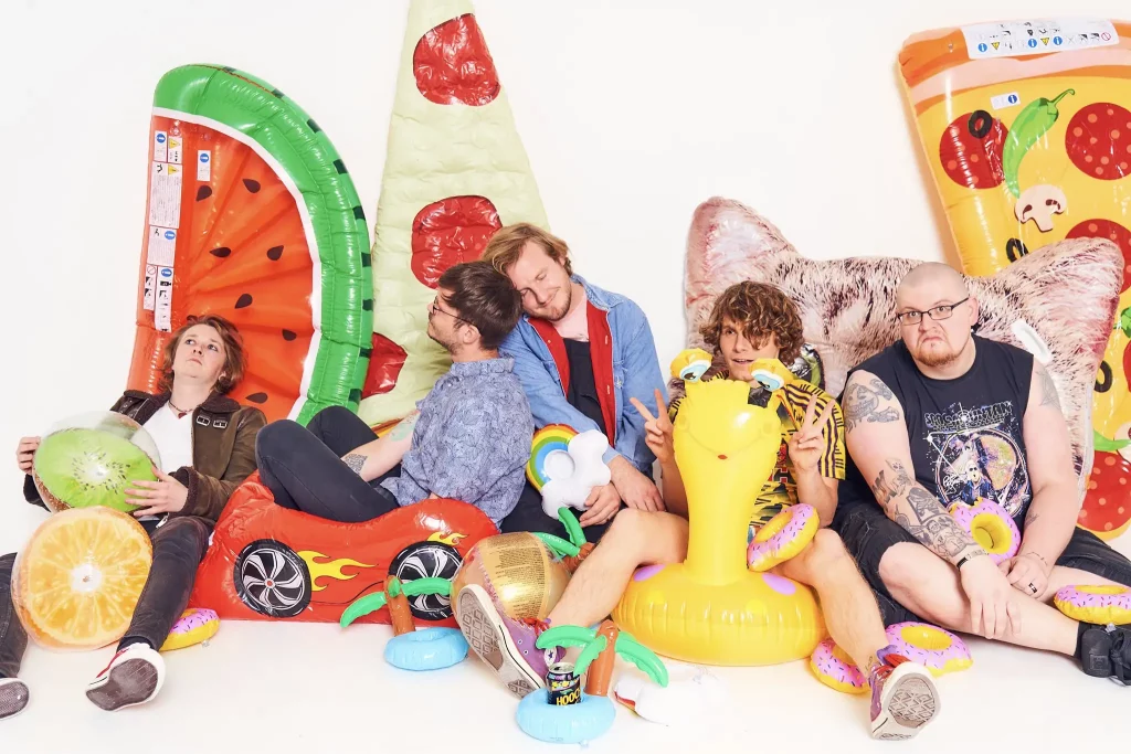 Salt the Snail with inflatable props